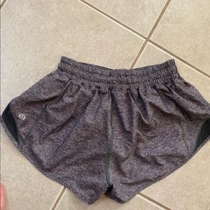 lululemon hotty hot 2.5 inch low rise